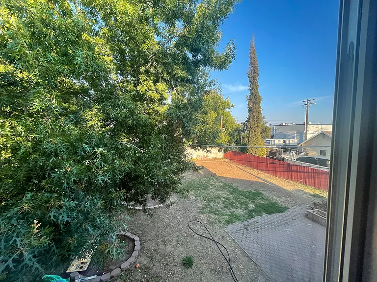1816 Richmond St — Photo 14