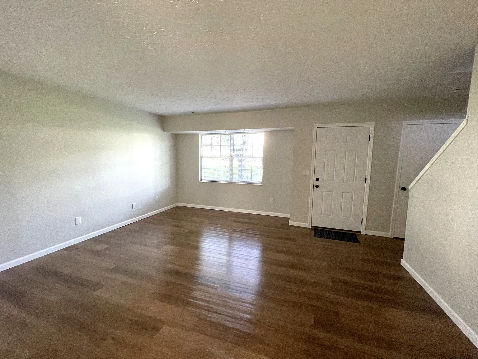 2 bed, 2.5 bath, 1208 sqft, $1,400 — Photo 2