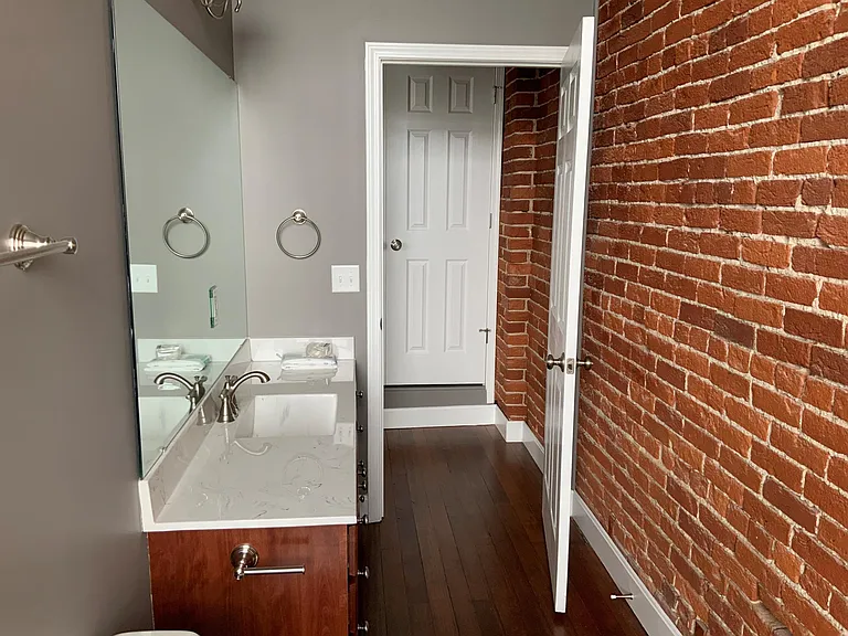2231 W Franklin St #A — Photo 2