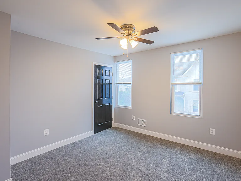9 Glenmore Ave — Photo 41
