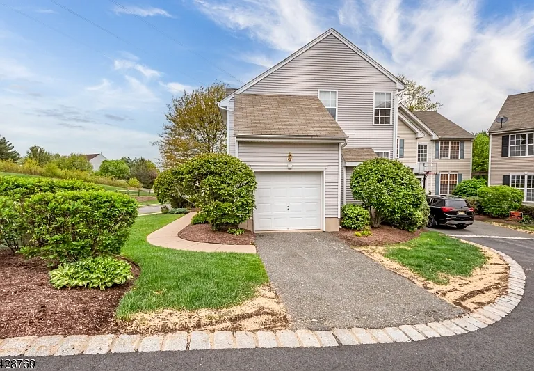 60 Brock Ln — Photo 3