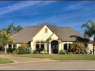 1033 Heritage Oaks Dr, Angleton, TX 77515