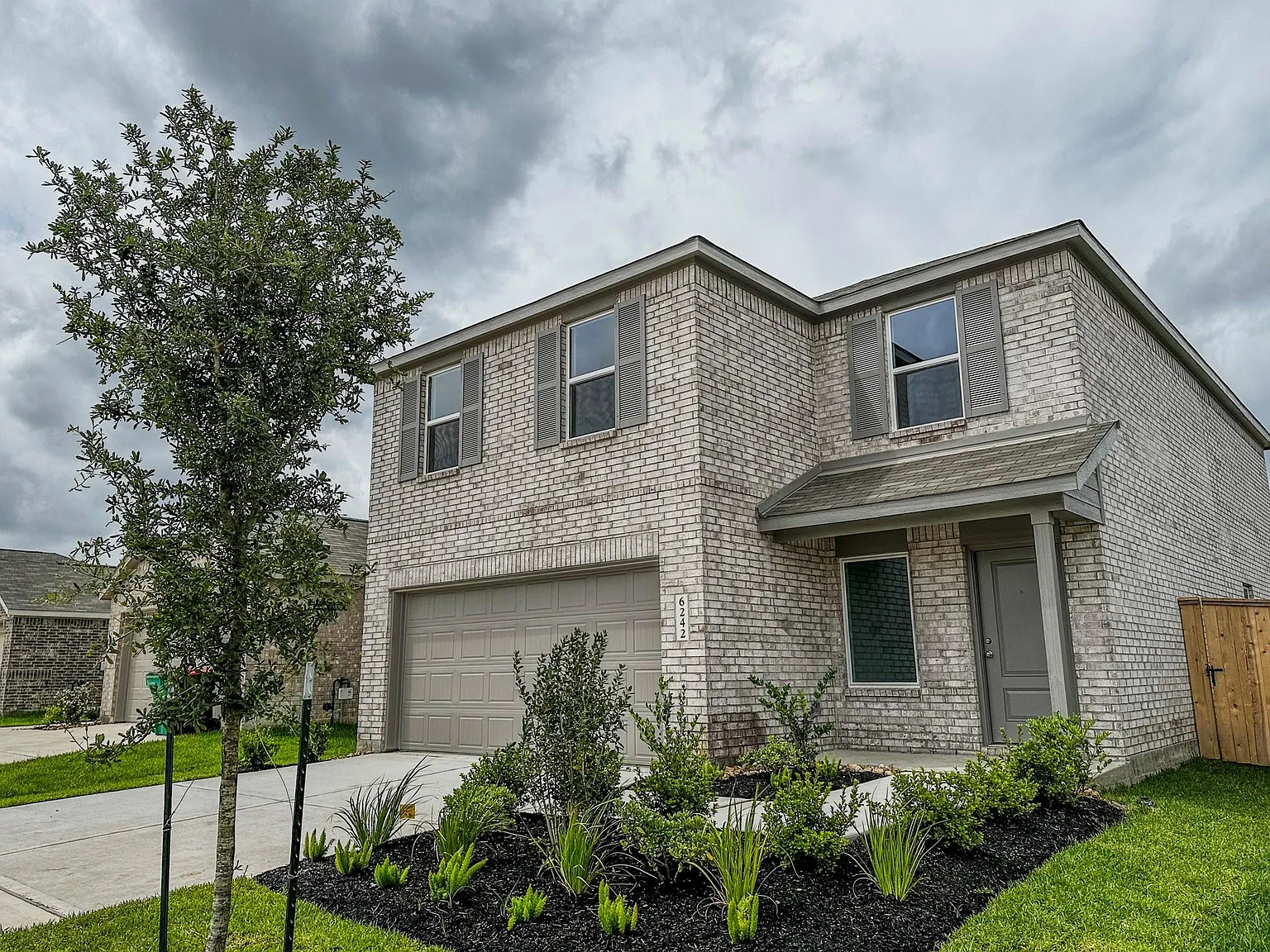 4 bed, 2.5 bath, 2254 sqft, $2,000 — Photo 3
