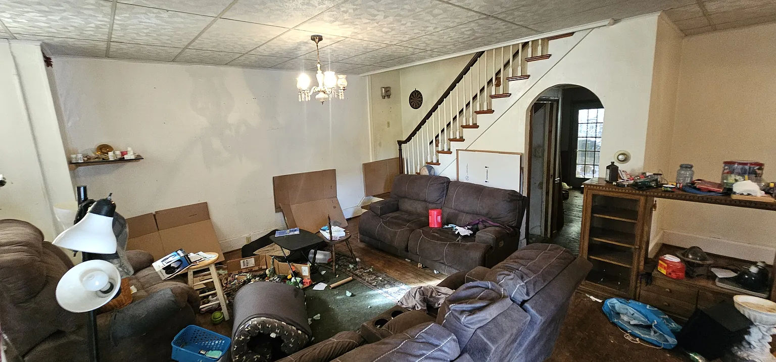 131 E Dewart St photo 1