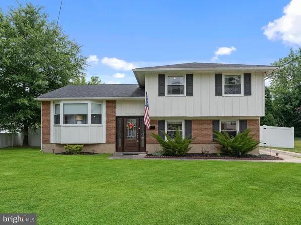 52 Longwood Dr, Stratford, NJ 08084