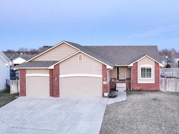 125 Springlake Dr, Newton, KS 67114