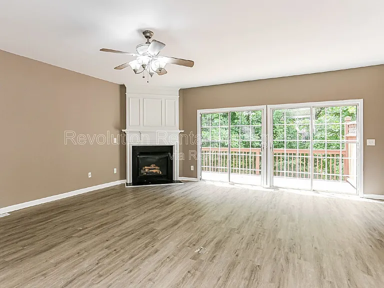 1007 Whittington Way — Photo 6