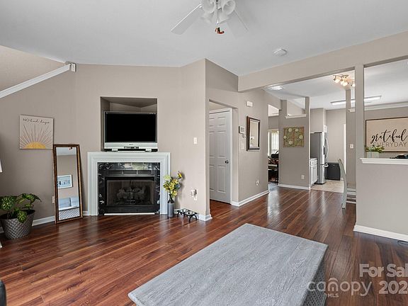 4th image of 4305 Eaves Ln