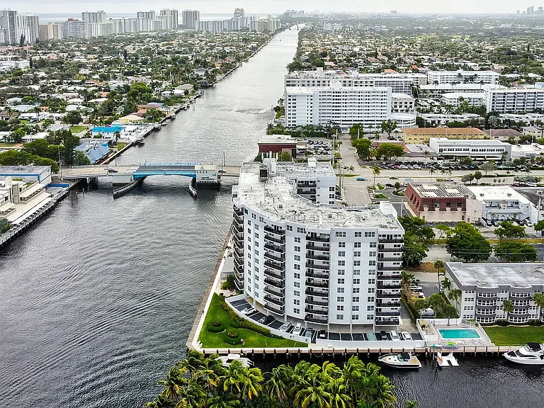 4 story building on bottom right of this photo