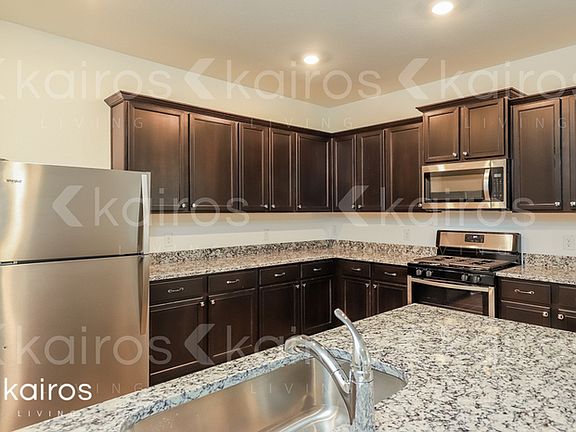 4th image of 942 Shady Brook