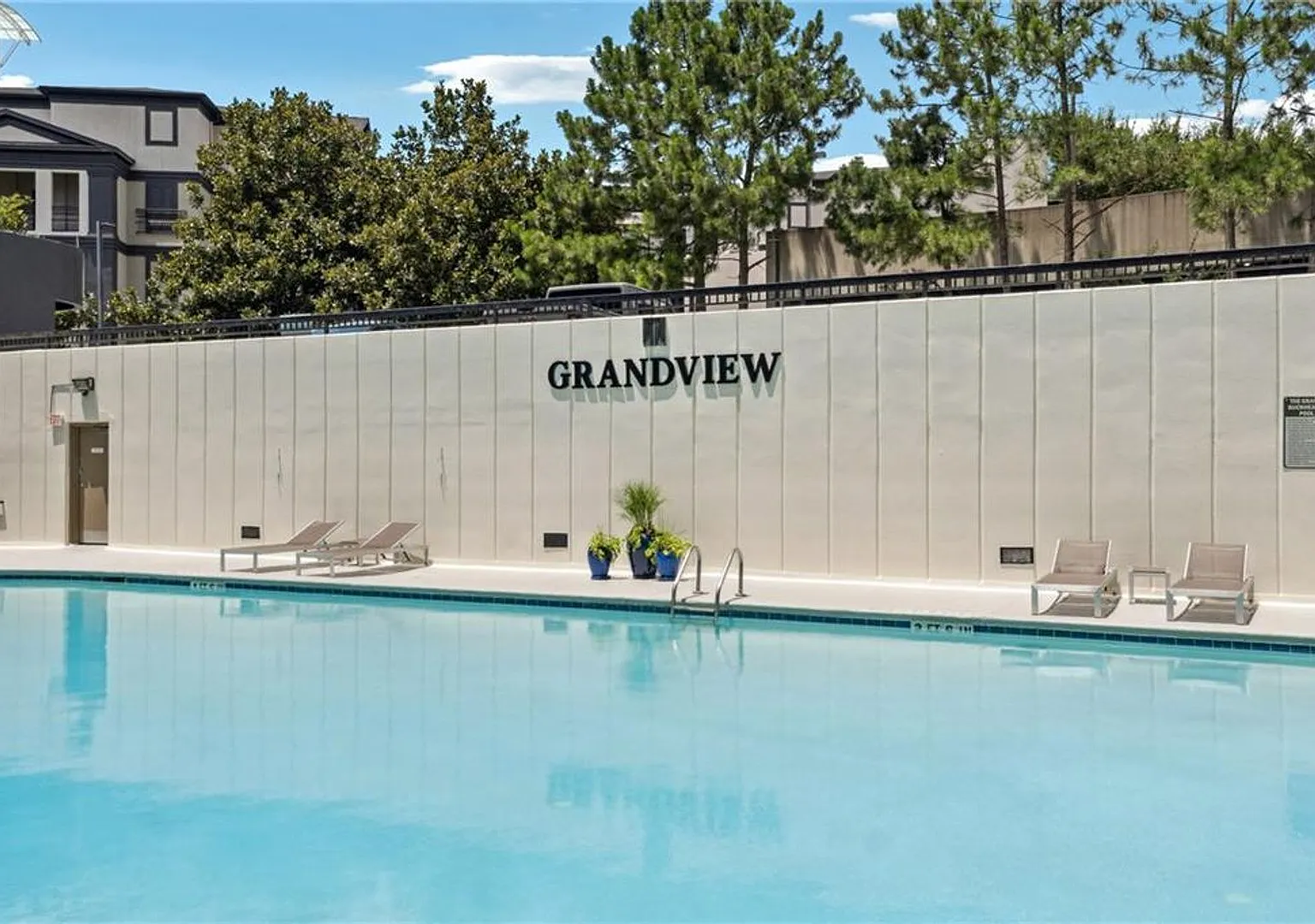 2bd/2bth in sought after Grandview Condominiums in the heart of Buckhead! — Photo 2