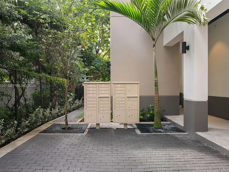 650 SW 1st St #305 — Photo 9