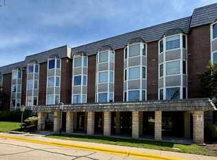 600 Thames Pkwy APT 3G, Park Ridge, IL 60068
