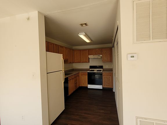 2nd image of 300 Pine Valley Ct