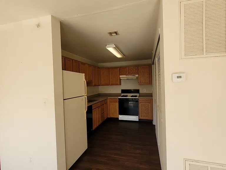 300 Pine Valley Ct — Photo 2
