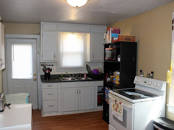 5th image of 216 E Maryland St