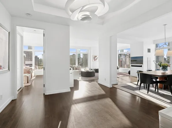 400 East 67th Street image 6 of 29