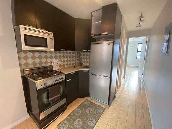 3rd image of 365 Columbia St #2R