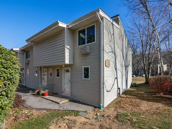 220 Main Street APT 1L, New Hartford, CT 06057