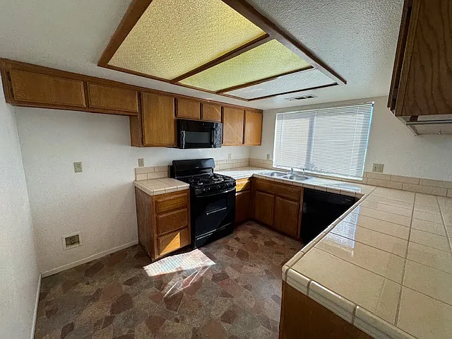 700 Silver Oak Dr — Photo 5