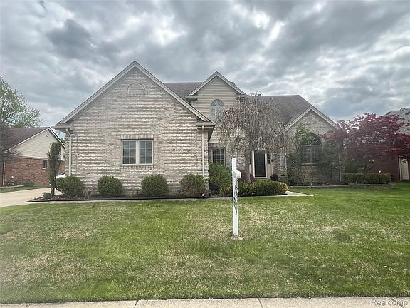 2nd image of 21589 Hunter Cir S