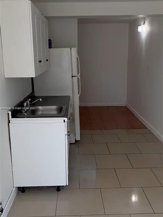 2nd image of 1610 N Dixie Hwy #106