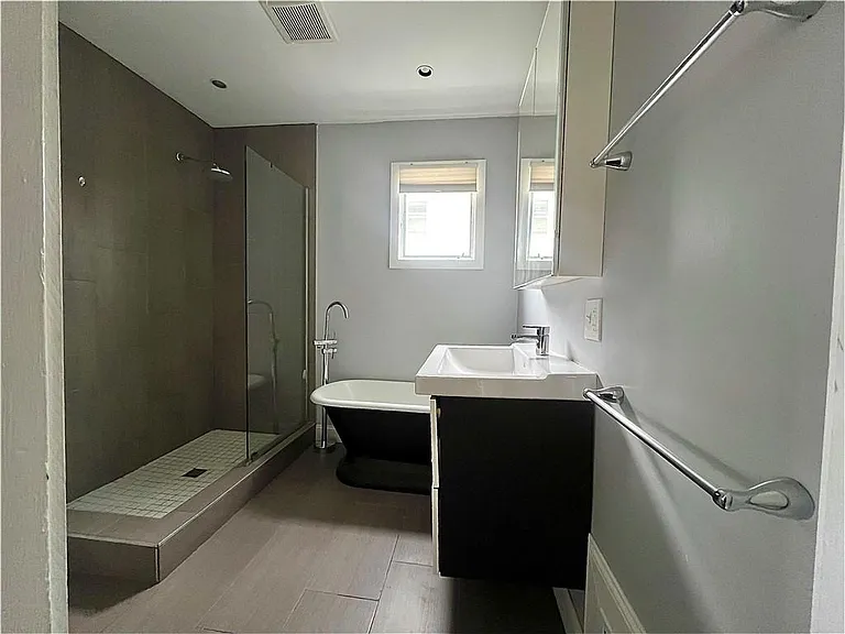 220 Summit Ave #2 — Photo 10