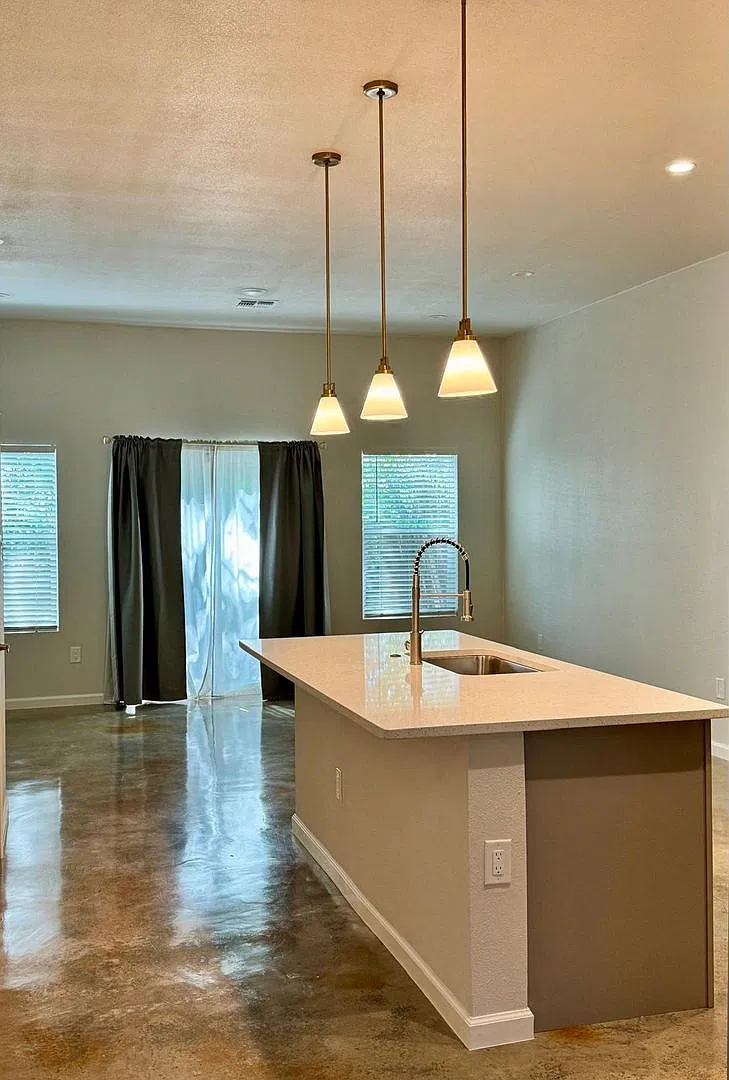 1002 Morningside Dr — Photo 4