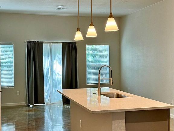 4th image of 1002 Morningside Dr #5
