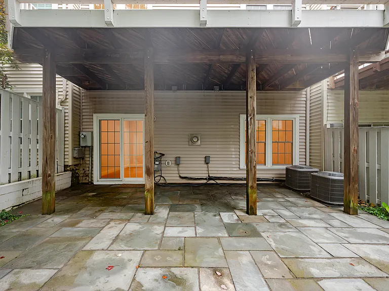 2714 Earls Ct — Photo 35
