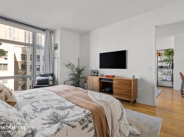 310 West 52nd Street image 9 of 15