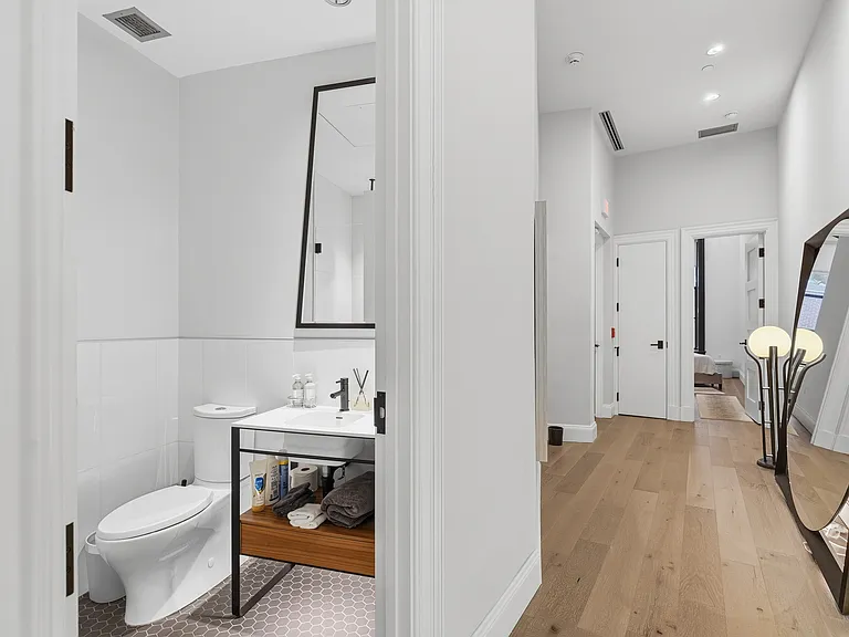 824 Liberty Ave #201 — Photo 34