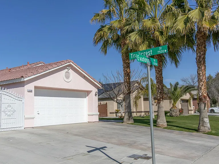 1228 Evadonna Rd — Photo 3