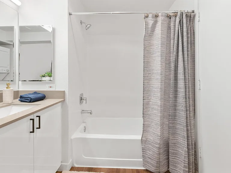 212 bath 4