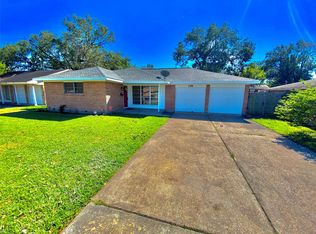 258 E Edgebrook Dr, Houston, TX 77034