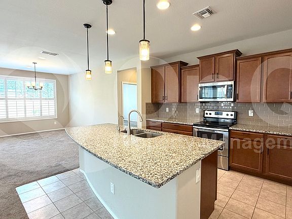 4th image of 3970 E Augusta Ave