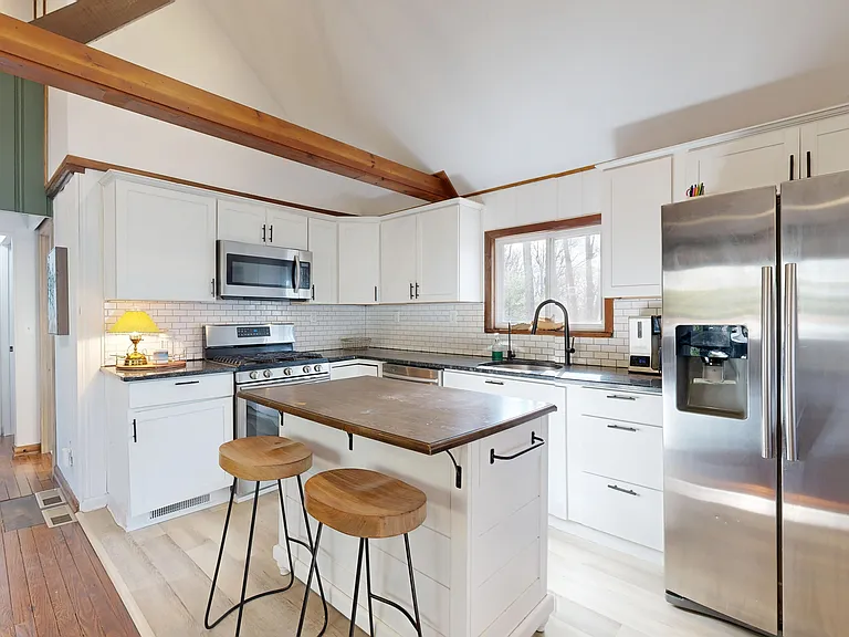 319 Midway Dr — Photo 2