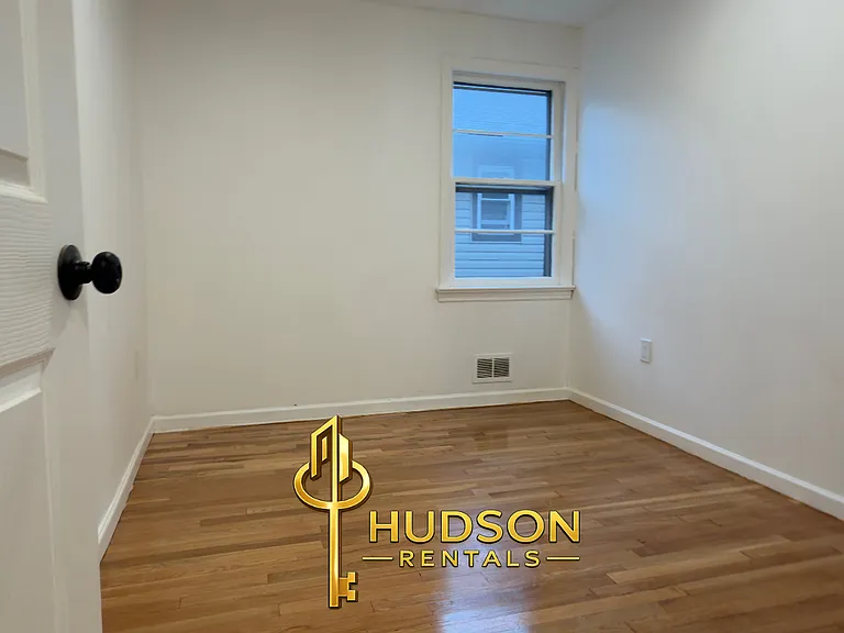 11 Albert Pl #1 — Photo 4