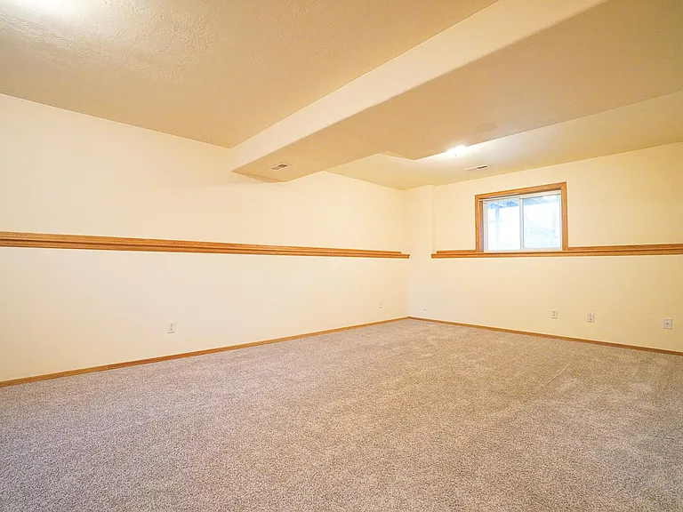 5201 S Baneberry Ave — Photo 16