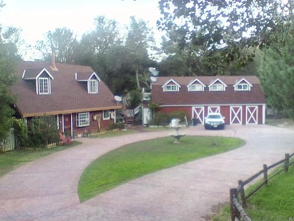 Julian Charming Cottage (Rental is Main house, "Not" an apt.)