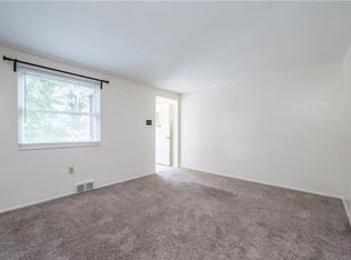 334 Moon Clinton Rd #B, Coraopolis, PA 15108