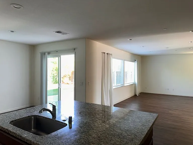 18281 Parkside Ct — Photo 7