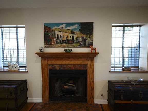 3rd image of 5264 1/2 Lockhaven Ave