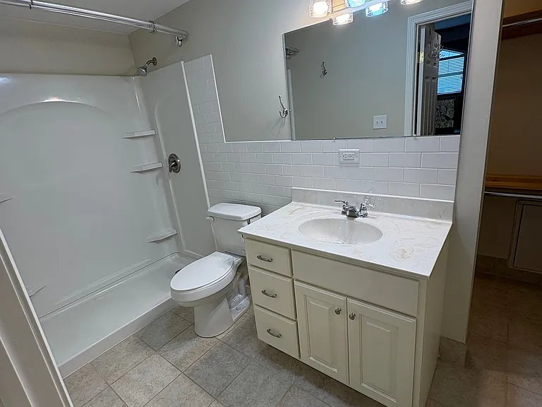 131 E 3rd St #402 — Photo 3