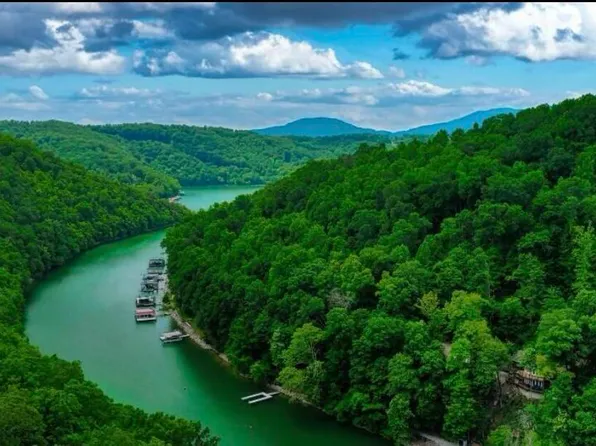 Hiawatha Ln, Caryville, TN 37714