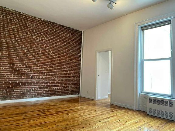 3rd image of 167 W 76th St APT 2R