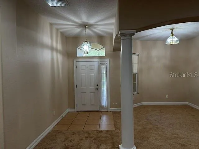 3 bed, 3.0 bath, 2340 sqft, $1,900 — Photo 2