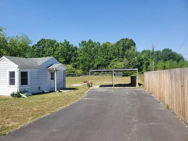 Building Photo - 2025 Filbert Hwy
