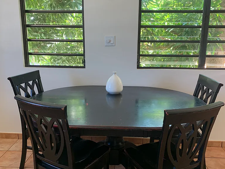 Dining room table. 4 chairs.