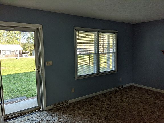 5th image of 419 Valley Dr